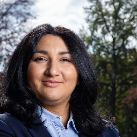 Inji Tep, mandataire et conseillère en investissement financier chez HOLIS Courtage